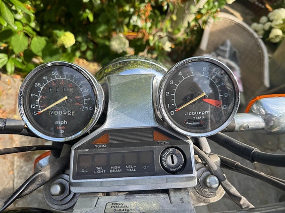Honda VT 500 2 of 5