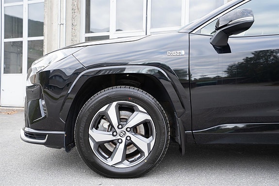 Toyota RAV4 4 of 30
