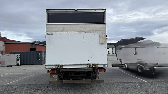 Mercedes-Benz 818 L 4 of 30