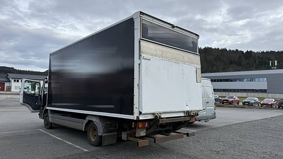 Mercedes-Benz 818 L 3 of 30