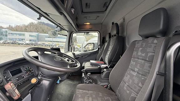 Mercedes-Benz 818 L 27 of 30