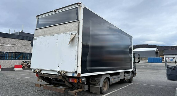 Mercedes-Benz 818 L 2 of 30