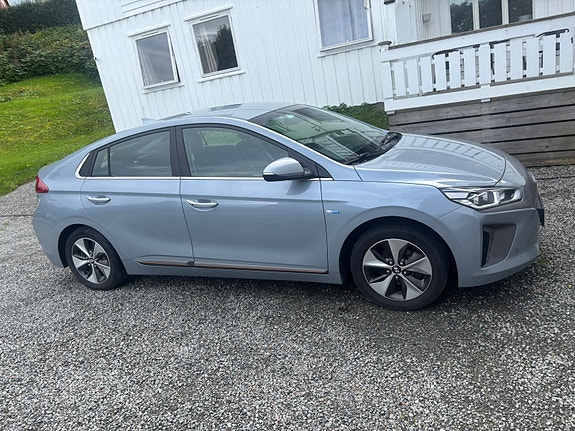 Hyundai IONIQ 2 of 4