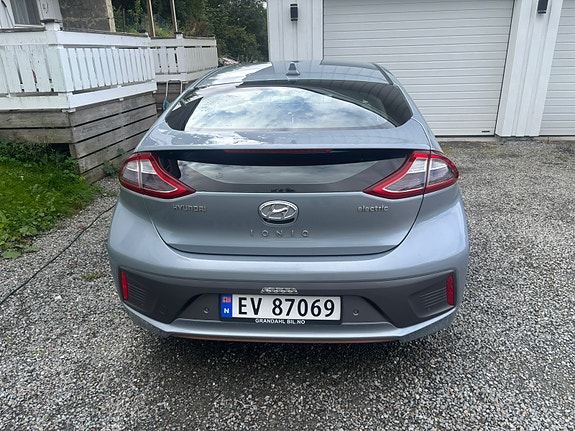 Hyundai IONIQ 4 of 4