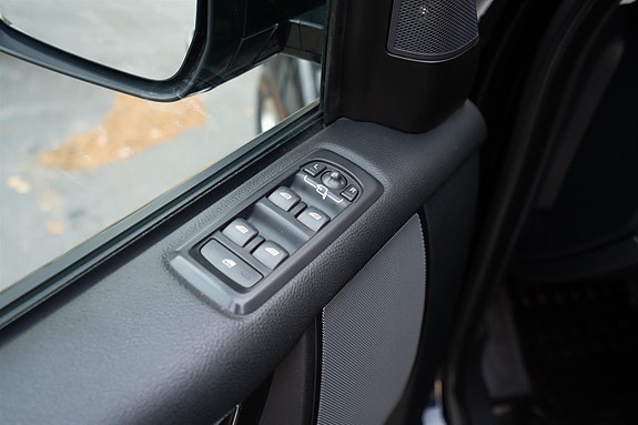 Land Rover Discovery 4 14 of 30