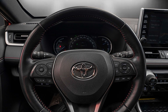 Toyota RAV4 Plug-in Hybrid 19 of 27