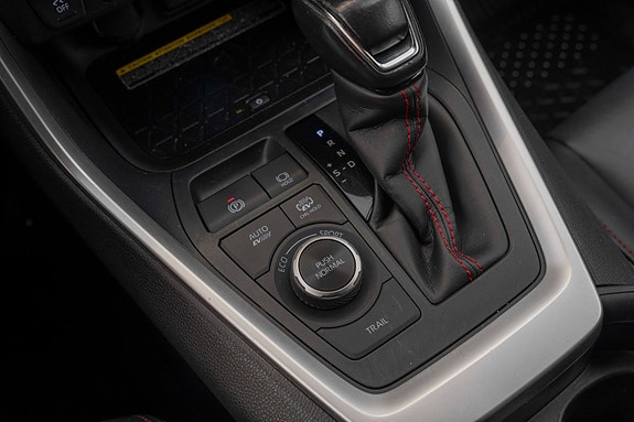 Toyota RAV4 Plug-in Hybrid 26 of 27