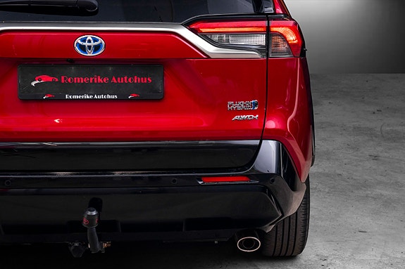 Toyota RAV4 Plug-in Hybrid 8 of 27