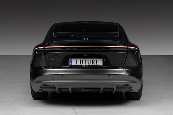 NIO ET5 6 of 30