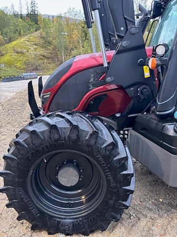 Valtra N 124 Hi-tech Moheda 121 4 WD 5 of 26