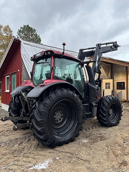 Valtra N 124 Hi-tech Moheda 121 4 WD 3 of 26