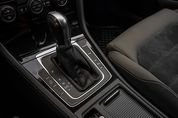 Volkswagen Golf VII 17 of 20