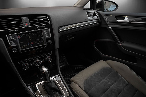 Volkswagen Golf VII 18 of 20