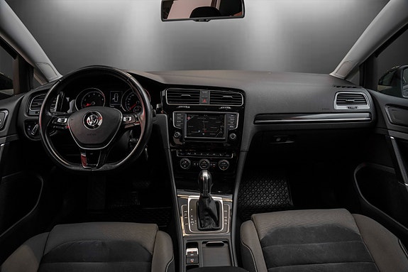 Volkswagen Golf VII 12 of 20