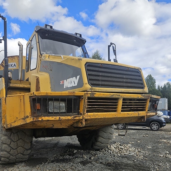 Moxy MT36 3 of 17