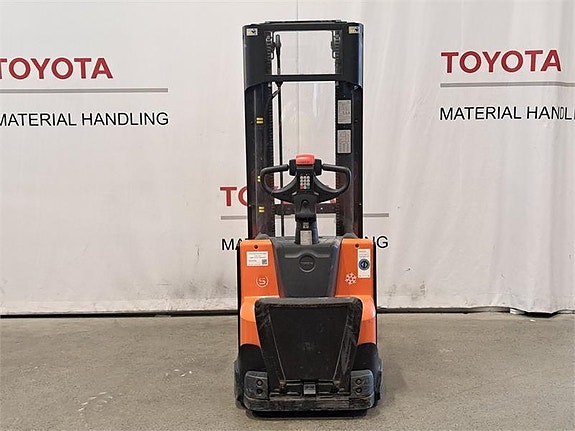 Toyota SWE140L 2 of 4