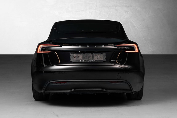 Tesla Model 3 7 of 30