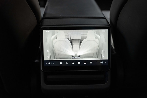 Tesla Model 3 26 of 30