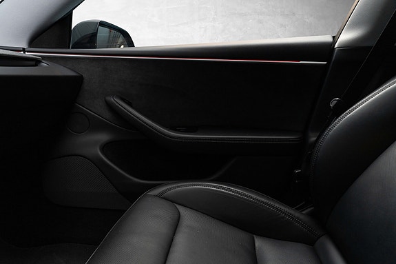 Tesla Model 3 11 of 30