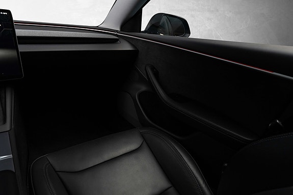 Tesla Model 3 24 of 30