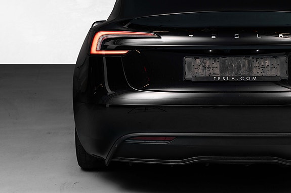 Tesla Model 3 8 of 30