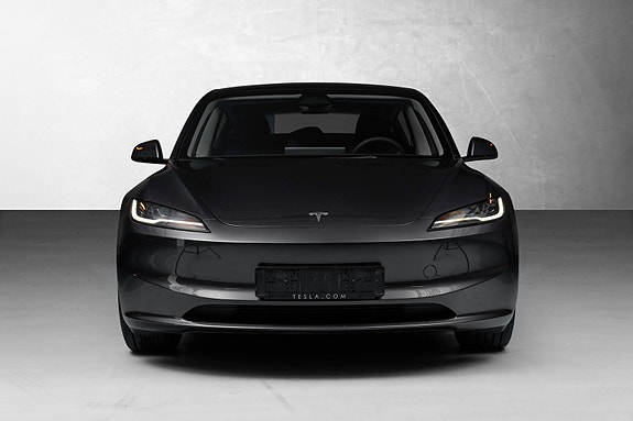 Tesla Model 3 4 of 30