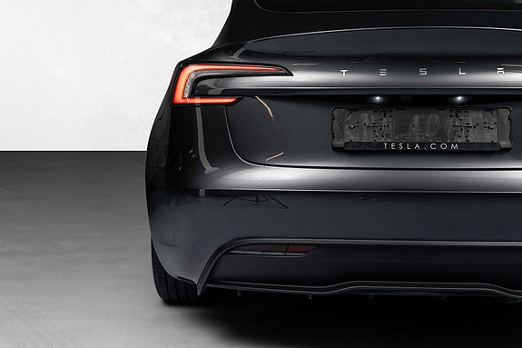 Tesla Model 3 8 of 30