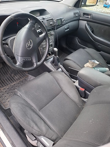 Toyota Avensis 4 of 4