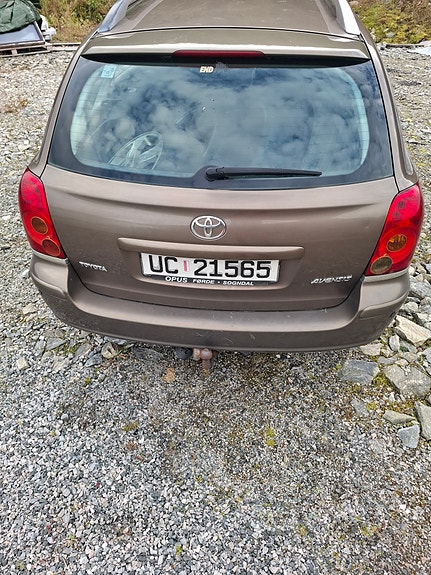Toyota Avensis 3 of 4