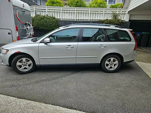 Volvo V50 2 of 10