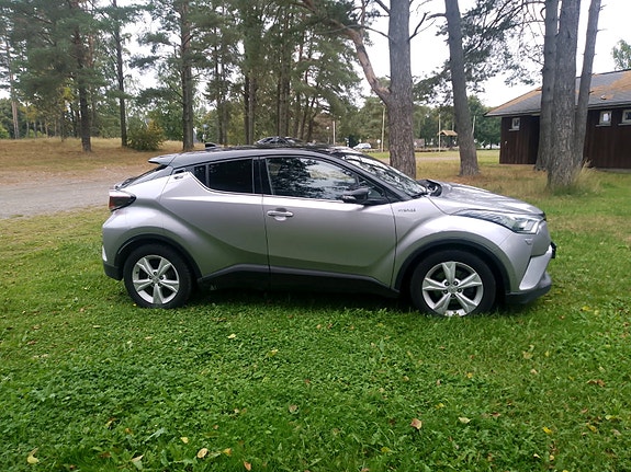 Toyota C-HR 3 of 13