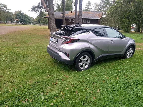 Toyota C-HR 6 of 13