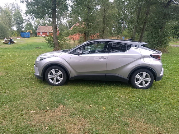 Toyota C-HR 5 of 13
