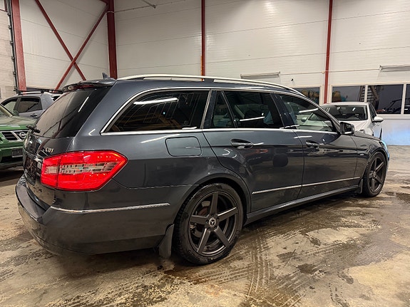 Mercedes-Benz E220 9 of 23