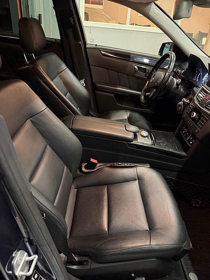 Mercedes-Benz E220 15 of 23