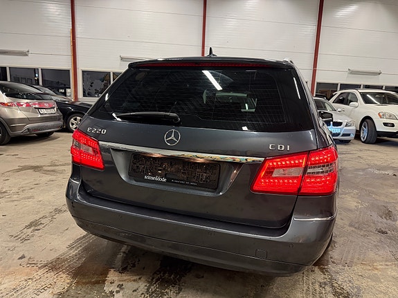 Mercedes-Benz E220 7 of 23