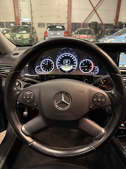 Mercedes-Benz E220 13 of 23