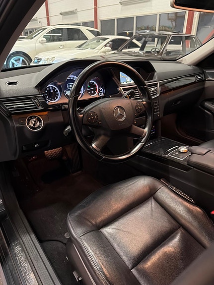 Mercedes-Benz E220 12 of 23