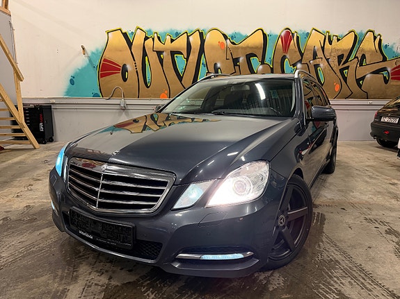 Mercedes-Benz E220 2 of 23