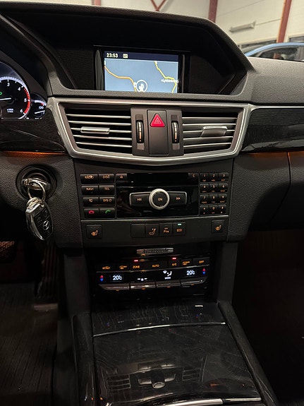 Mercedes-Benz E220 18 of 23