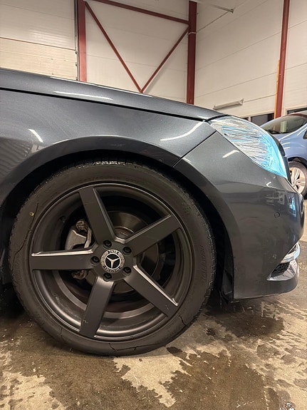Mercedes-Benz E220 11 of 23