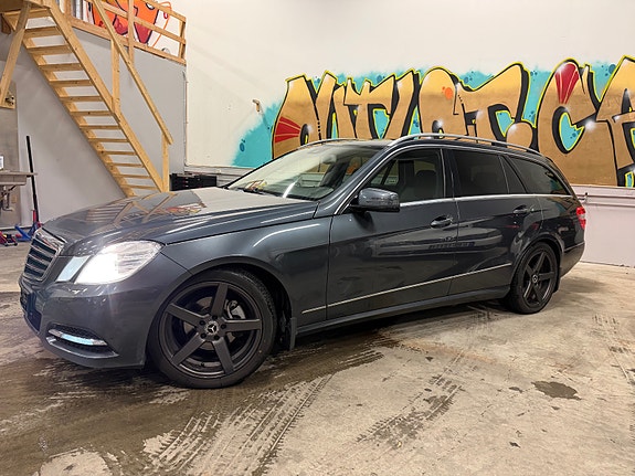Mercedes-Benz E220 3 of 23