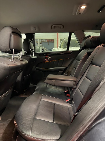 Mercedes-Benz E220 16 of 23