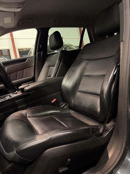 Mercedes-Benz E220 14 of 23