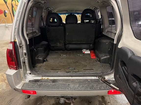 Mitsubishi Pajero 12 of 18