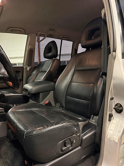 Mitsubishi Pajero 8 of 18