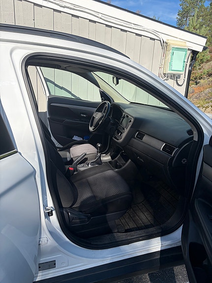 Mitsubishi Outlander 4 of 12