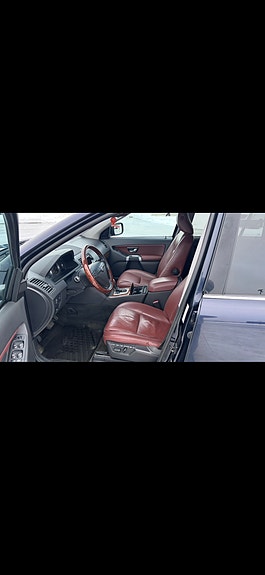 Volvo XC90 7 of 11