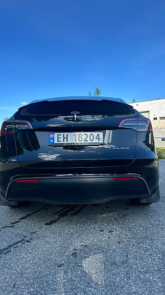Tesla Model Y 11 of 11