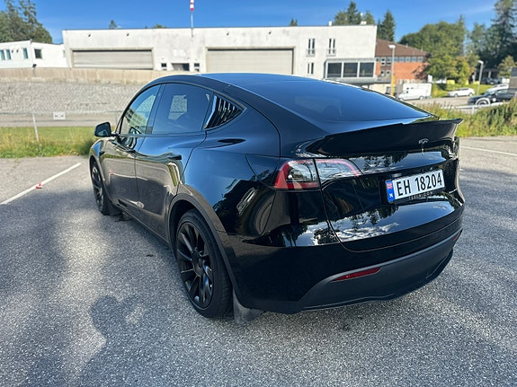 Tesla Model Y 7 of 11